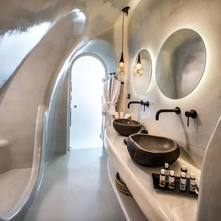 Deep In Cave Apartment Fira (Santorini)