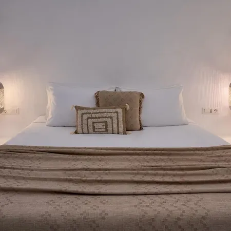 Deep In Cave Apartment Fira (Santorini)