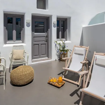 Deep In Cave Apartment Fira (Santorini)