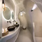 Deep In Cave Тира