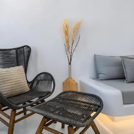 Deep In Cave Φηρά