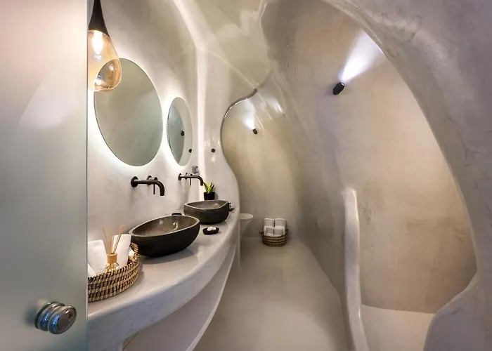 Deep In Cave Тира